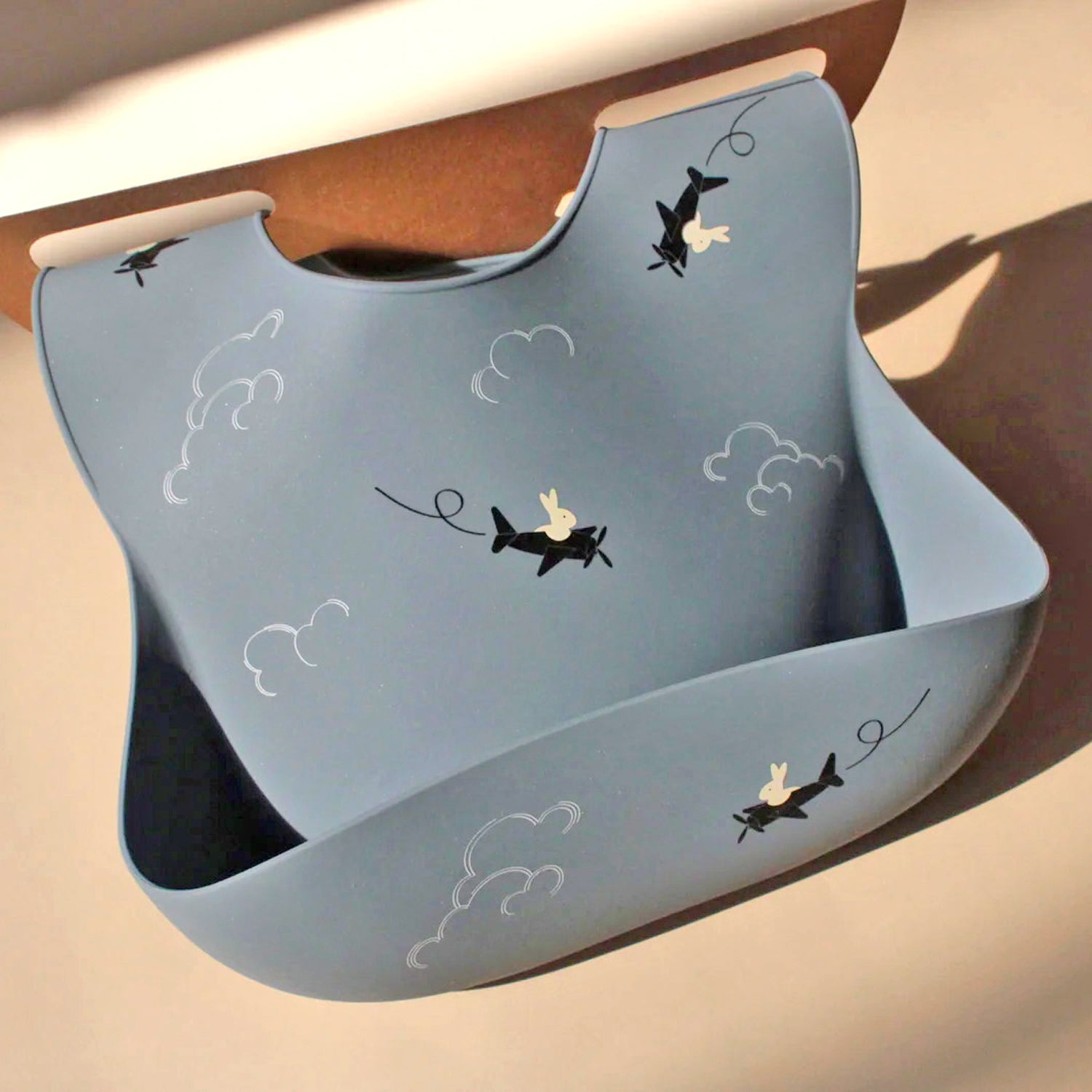 Babero silicona bolsillo delantero Aviones | Chin Pum