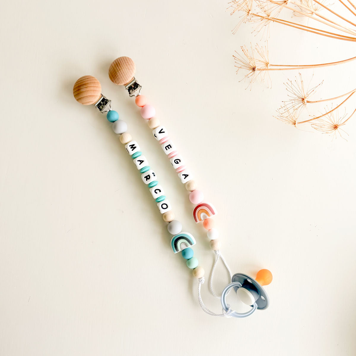 Chupetero personalizado Arcoíris | Chin Pum