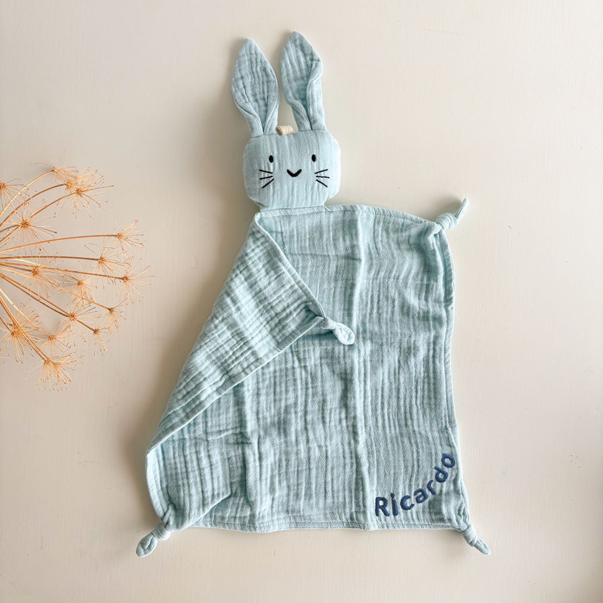 Doudpu conejo azul personalizable de algodón orgánico | Chin Pum