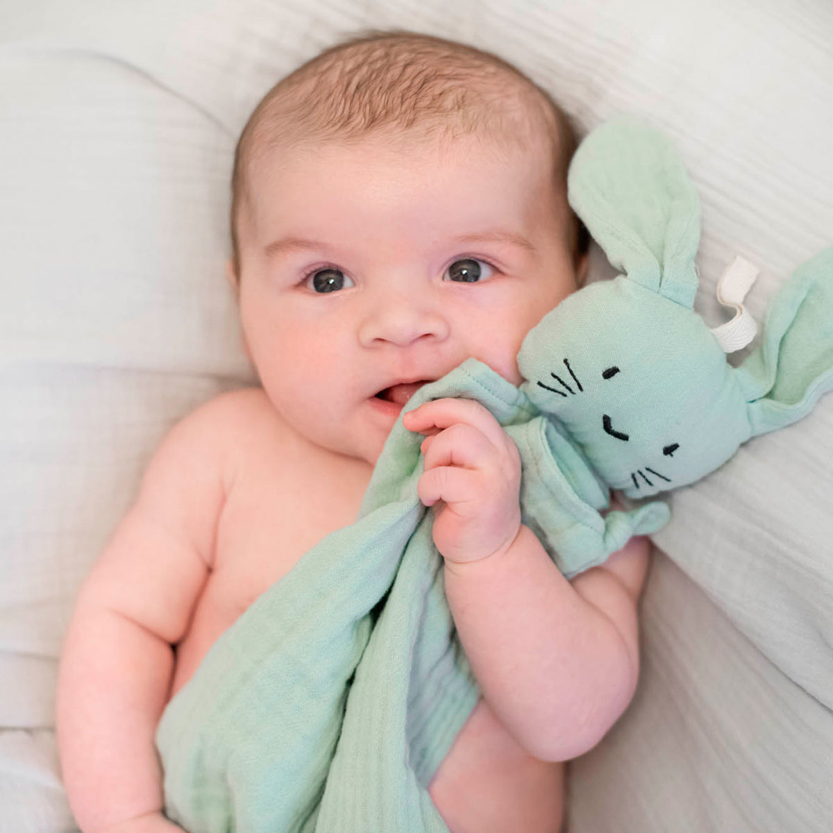 Doudou Conejo Verde Pastel | ChinPum