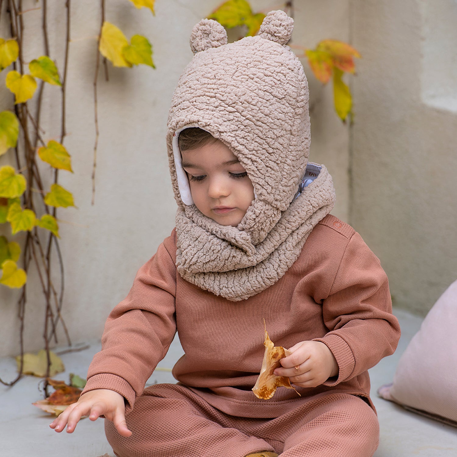 Bebé con Gorrito Oso Sherpa | Chin Pum