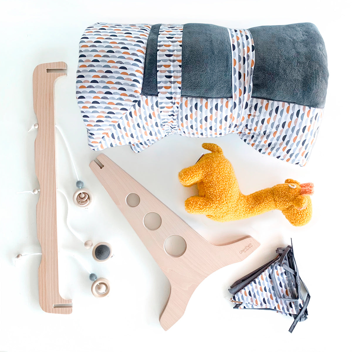 Alfombra y guirnalda a juego y gimnasio y peluche para bebé| ChinPum