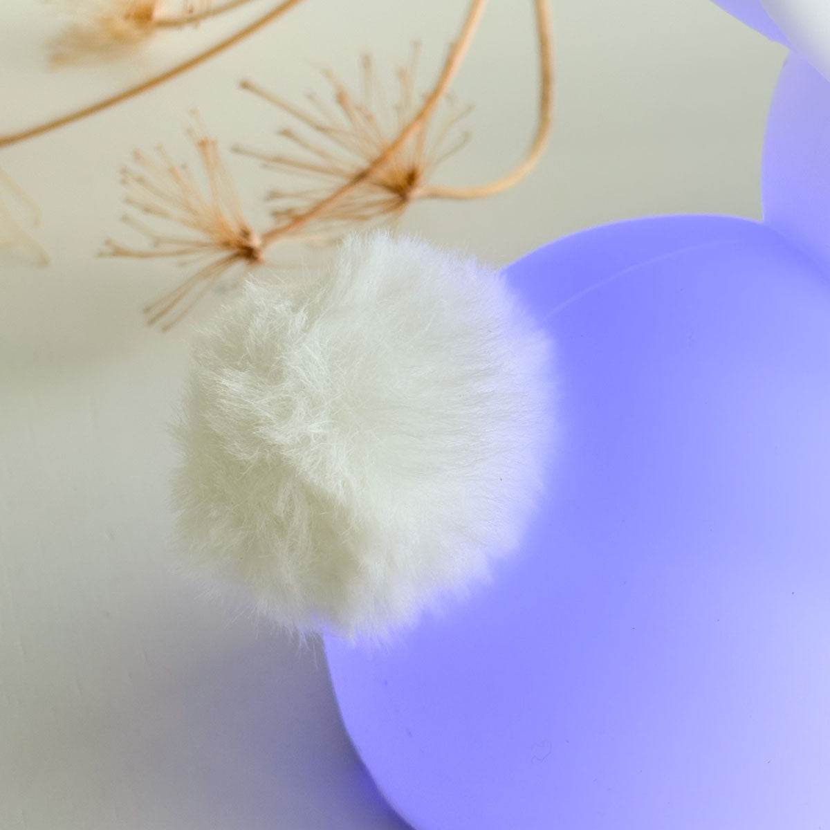 Detalle de la colita de Luz de noche quitamiedos Conejita | Chin Pum