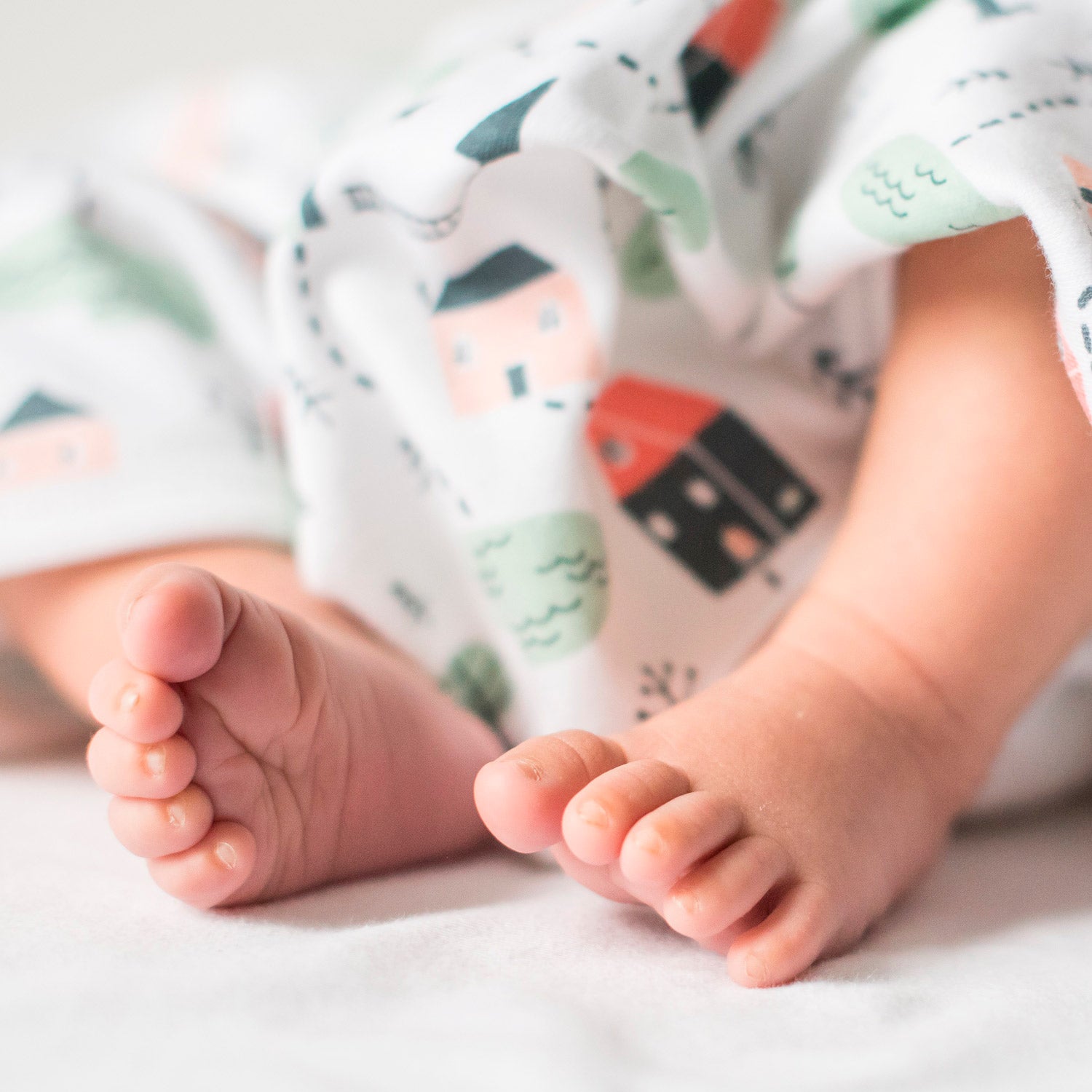 Bebé con Manta Village de algodón orgánico | Chin Pum