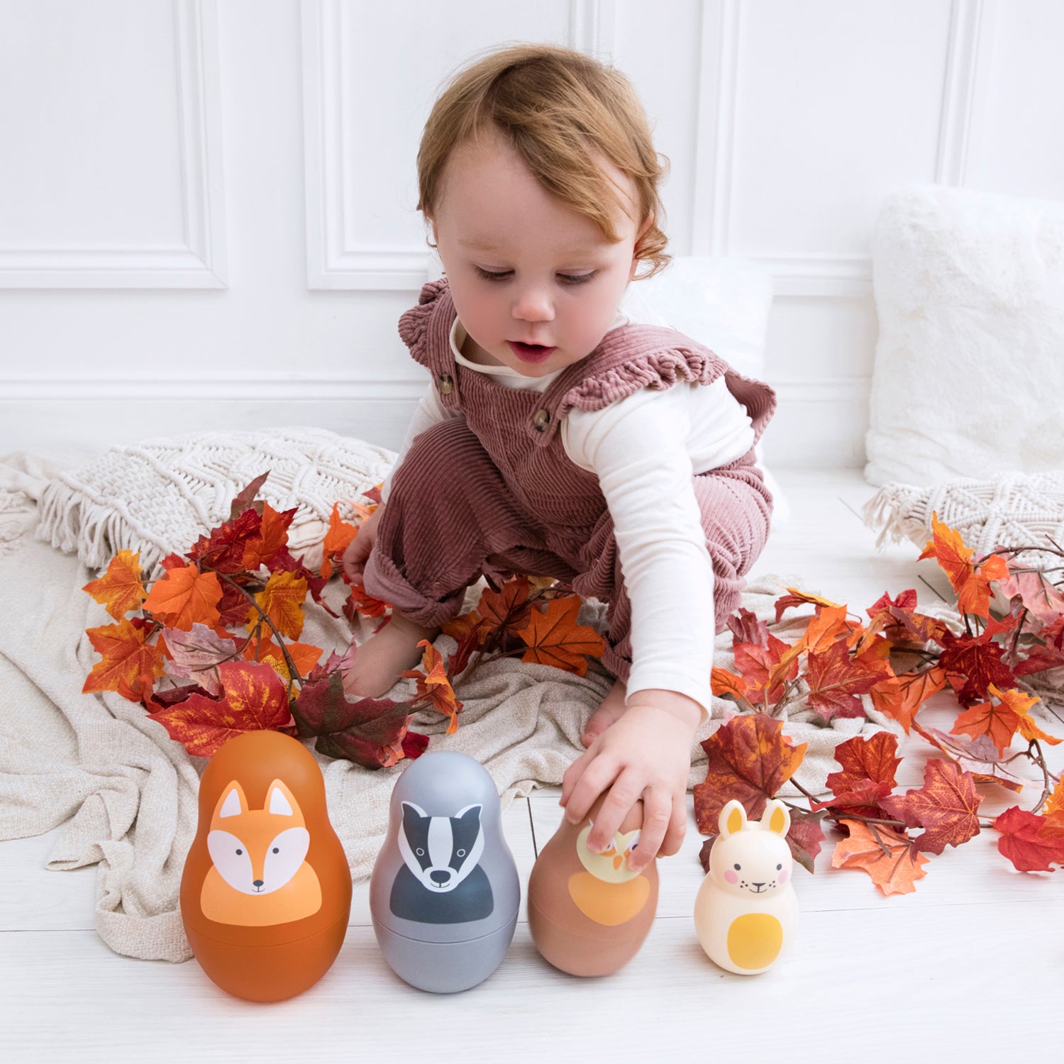 Bebé jugando con Matrioska Forest | Chin Pum