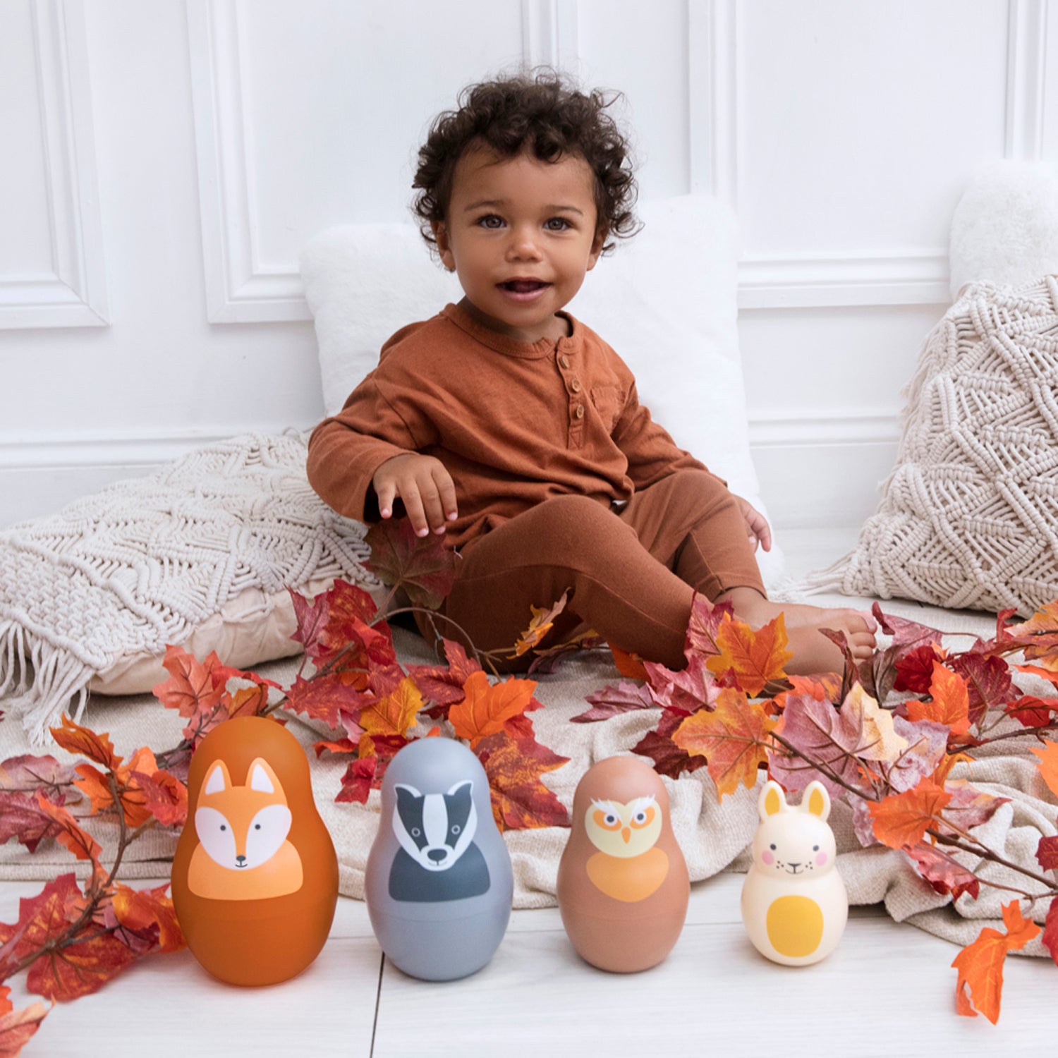 Bebé jugando con Matrioska Forest | Chin Pum