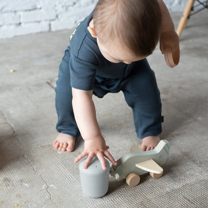 Bebé cogiendo un vaso silicona Ekobo | Chin Pum 
