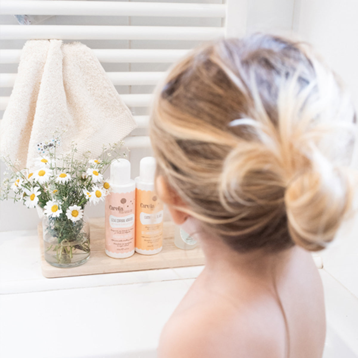 Bebé en el baño con champú Carelia | ChinPum