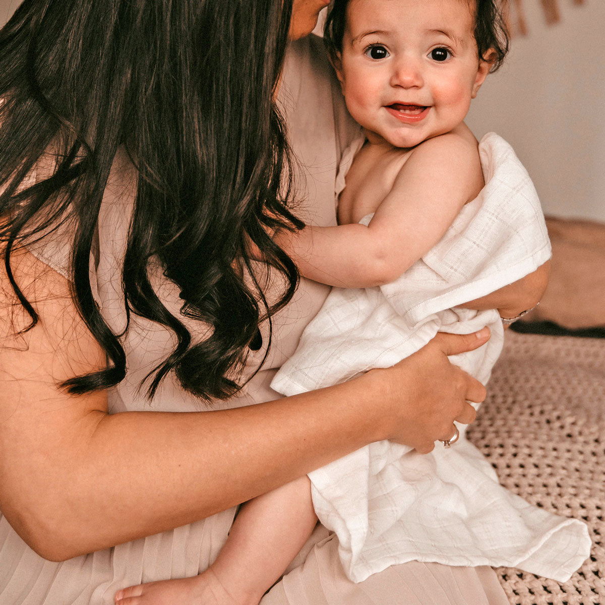 Bebe con muselina Springtime Blanca Personalizada | Chin Pum