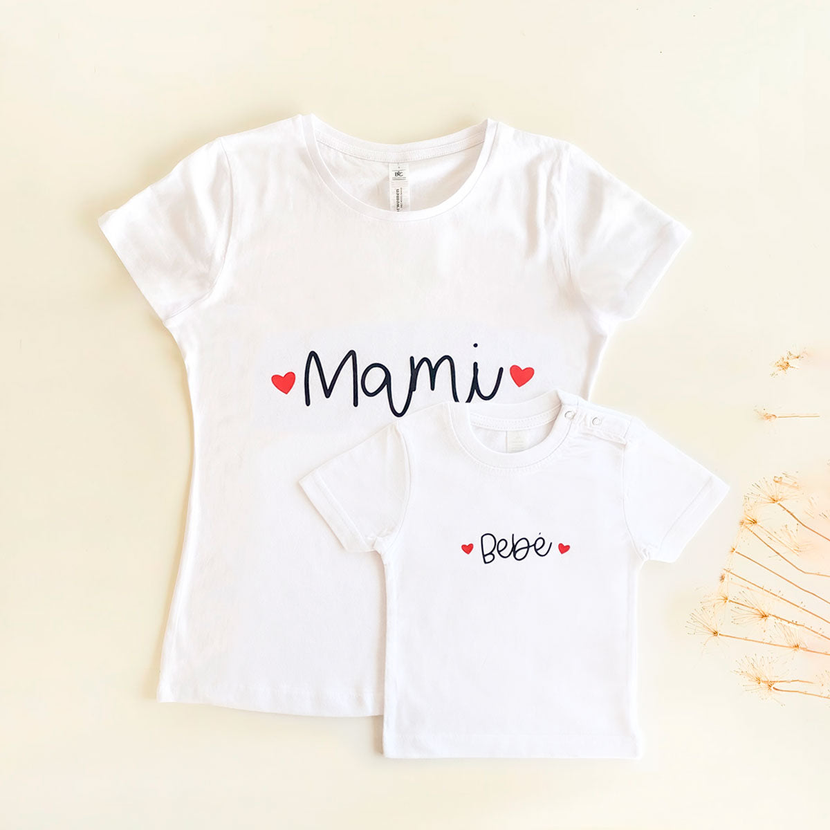 Camisetas personalizadas "Mami y Bebé" corazones Blanca manga corta | Chin Pum