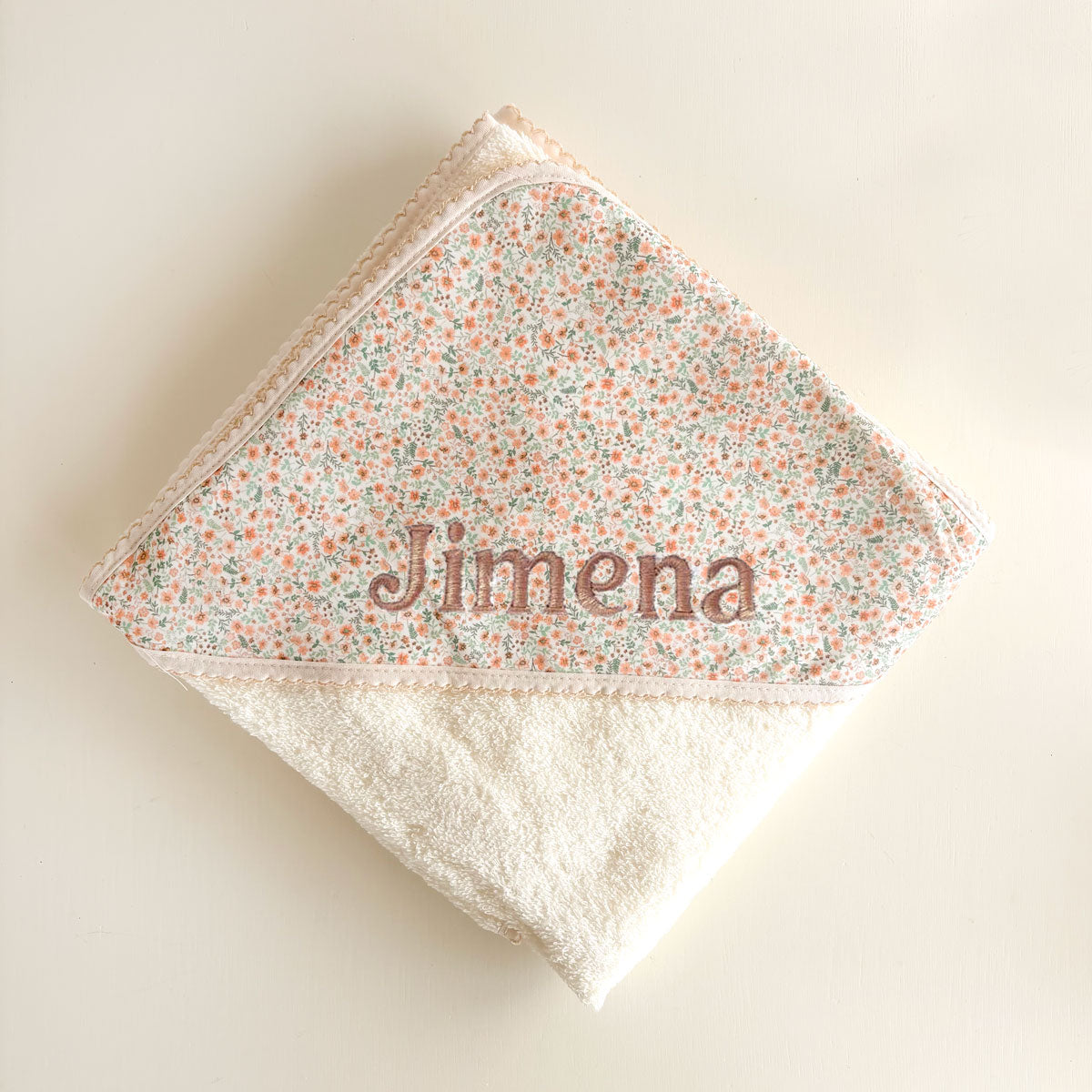 Capa bebe flores crema Personalizada | Chin Pum