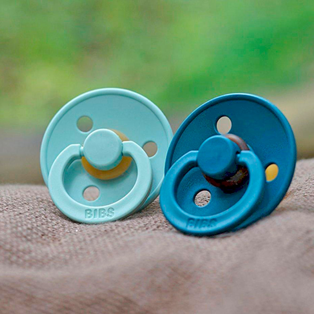 Chupetes Bibs verde y azul con tetina redonda en látex de caucho 100% natural | ChinPum