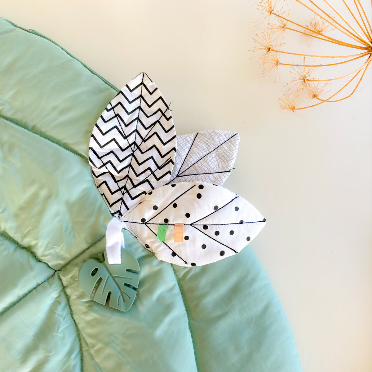 Detalle de alfombra acolchada de juego Hoja | Chin Pum