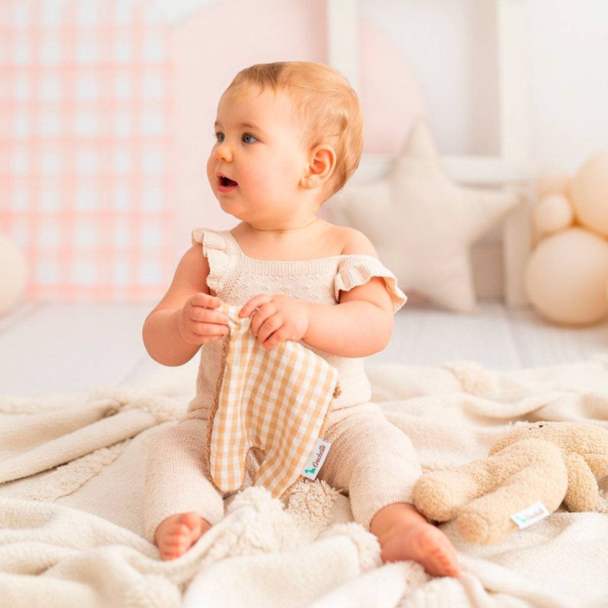 Bebe con doudou Oso Crema | ChinPum