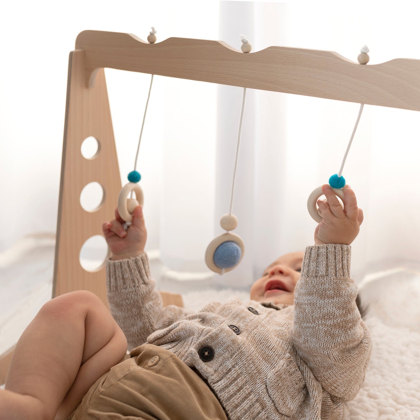 Gimnasio de madera para Bebés con 3 colgantes.