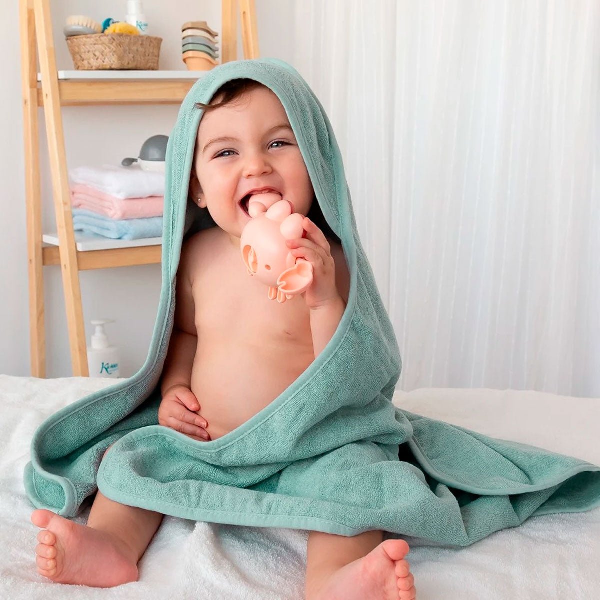 Bebé con toalla baño Bosque | ChinPum