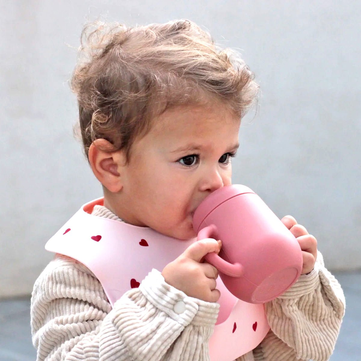 Niño bebiendo en vaso 3 en 1 Rosa | ChinPum 