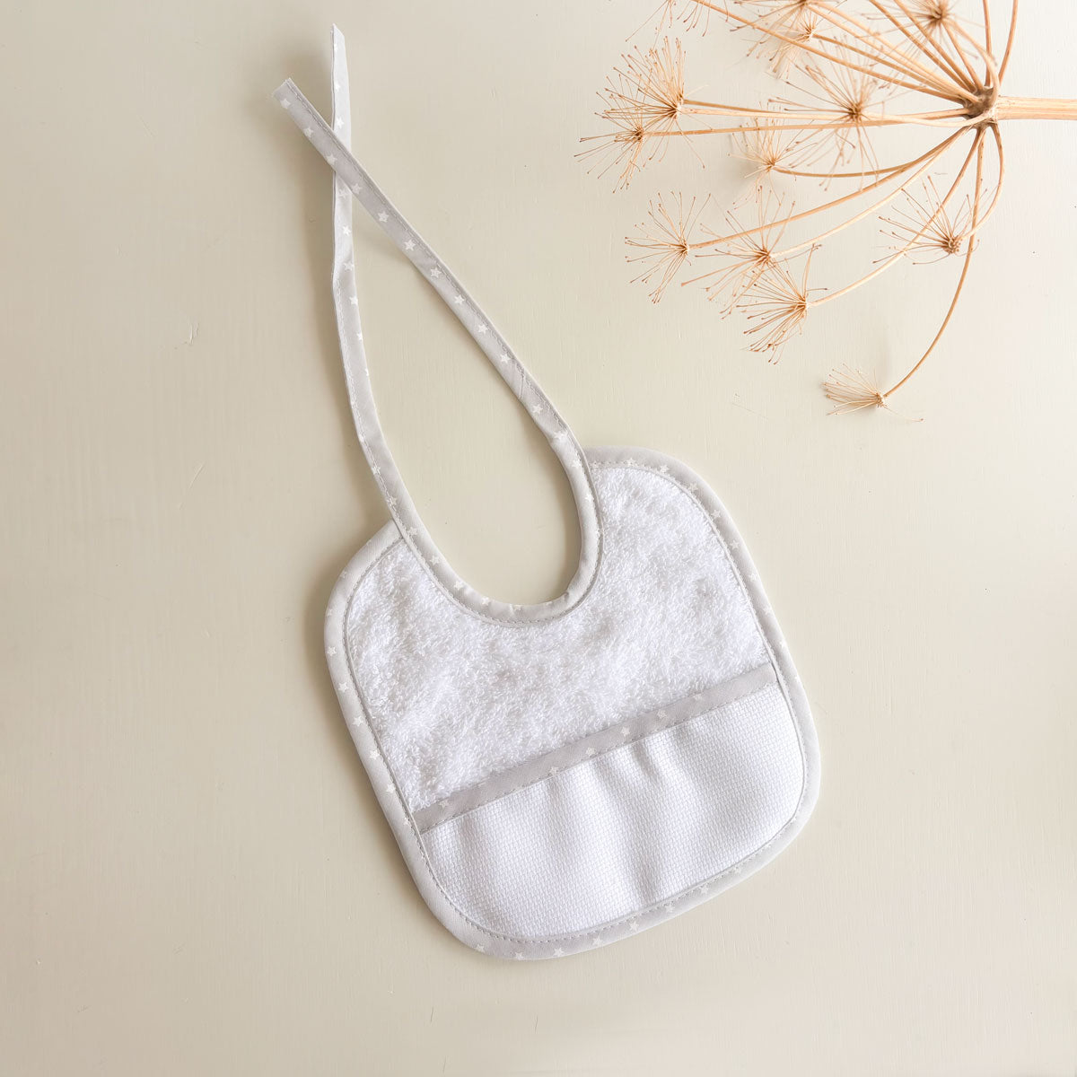 Babero gris algodón bolsillo delantero para personalizar | Chin Pum