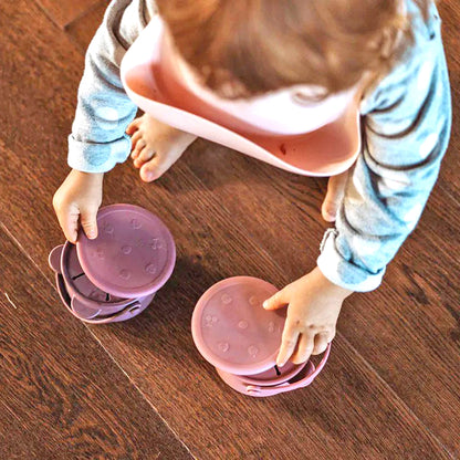 Niñlo con vaso para Snack | Chin Pum