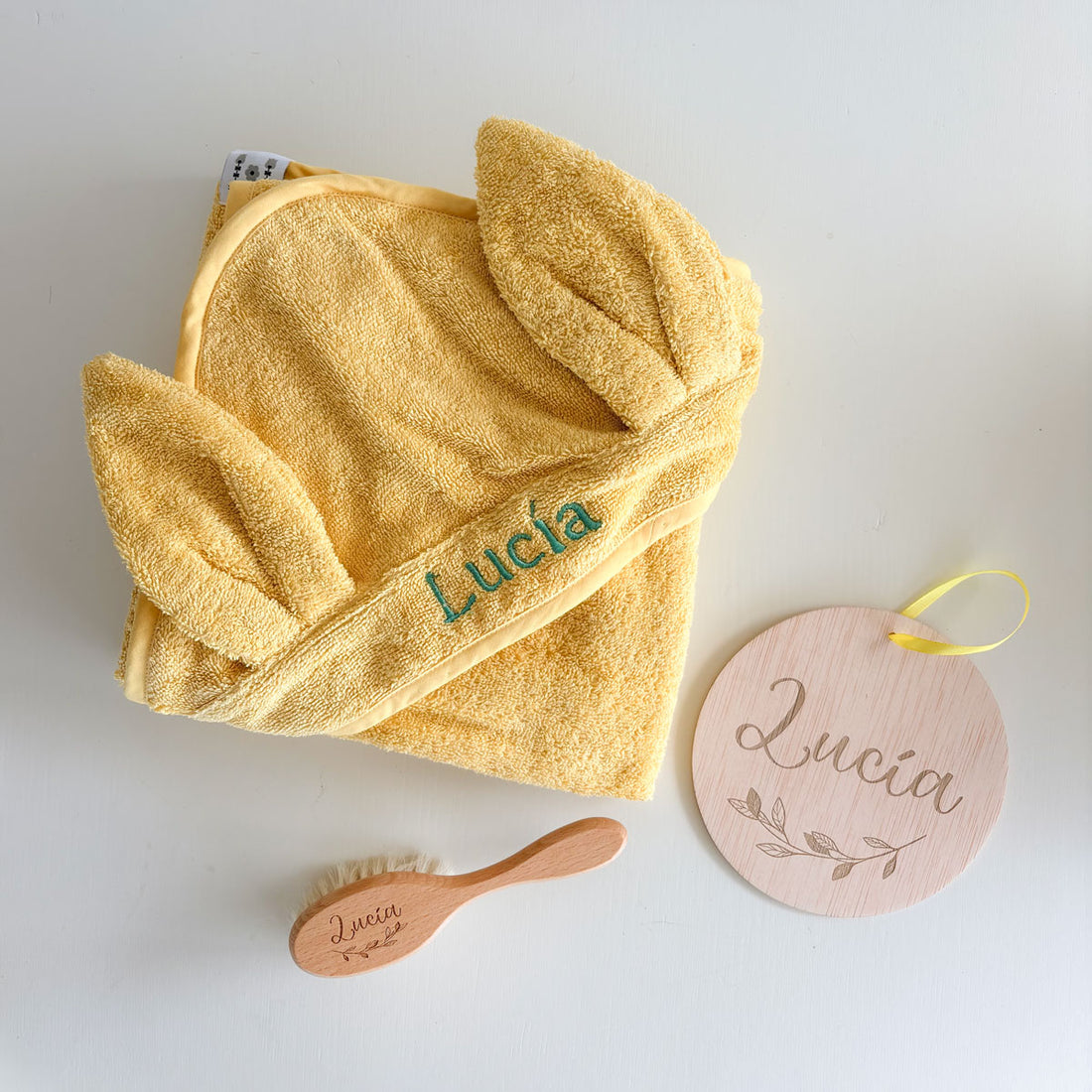 Pack capa, disco para colgar y cepillo personalizado bebé Amarillo | Chin Pum