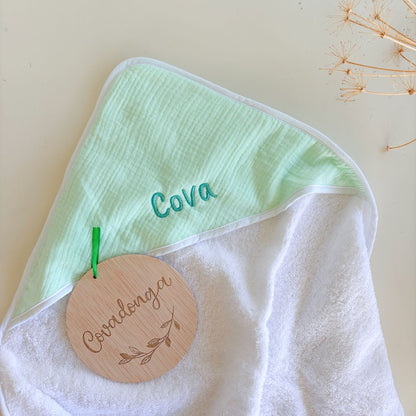 Toalla capa Bebé muselina menta personalizada y disco para colgar | Chin Pum