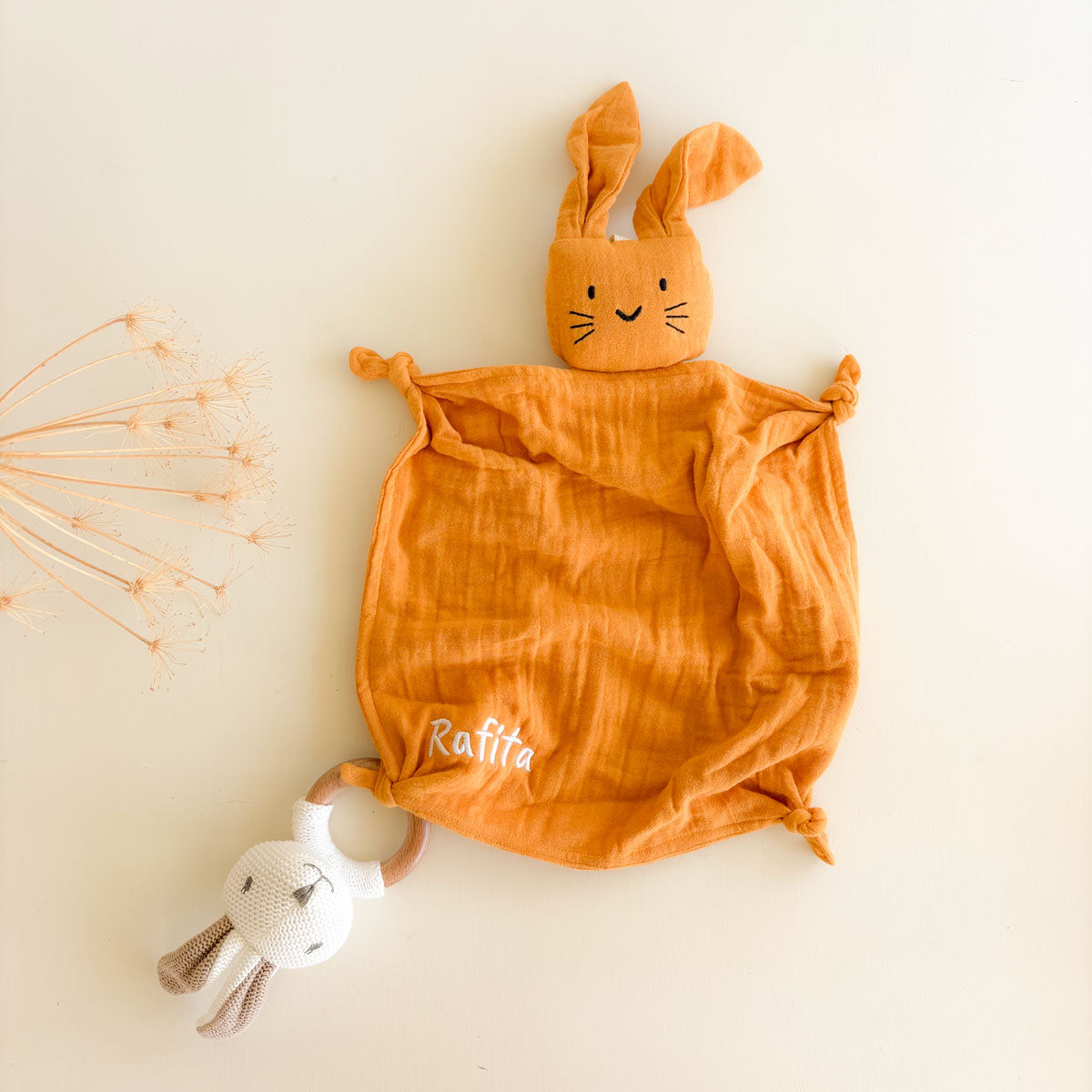 Doudou Conejo Naranja de algodón orgánico bordado |ChinPum
