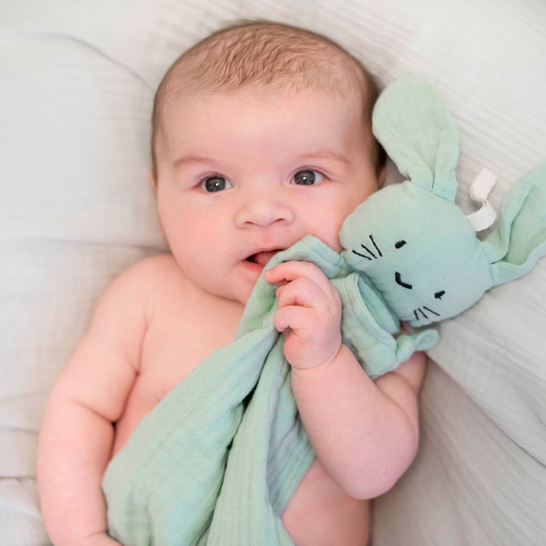 Doudou Conejo Verde Pastel | ChinPum
