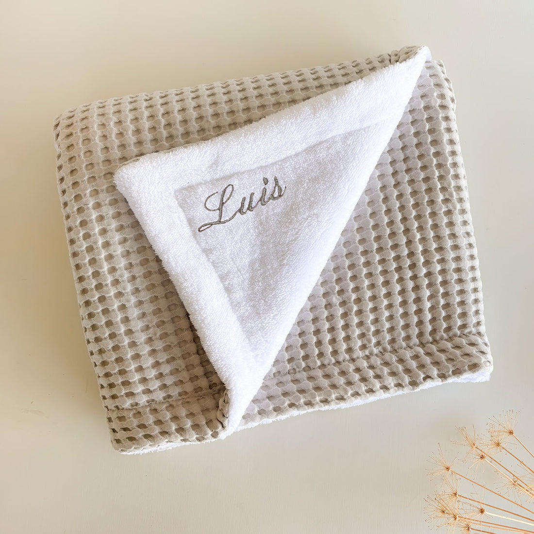 Maxi manta Peluche gris para bebe personalizada | Chin Pum