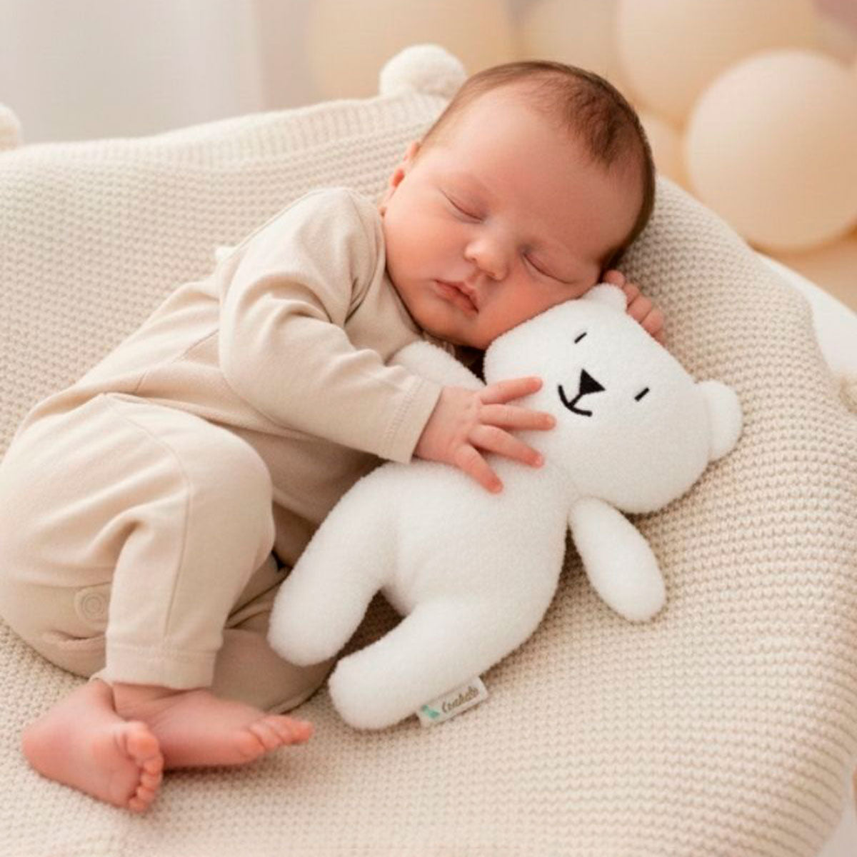 Recién nacido con oso de peluche blanco | ChinPum