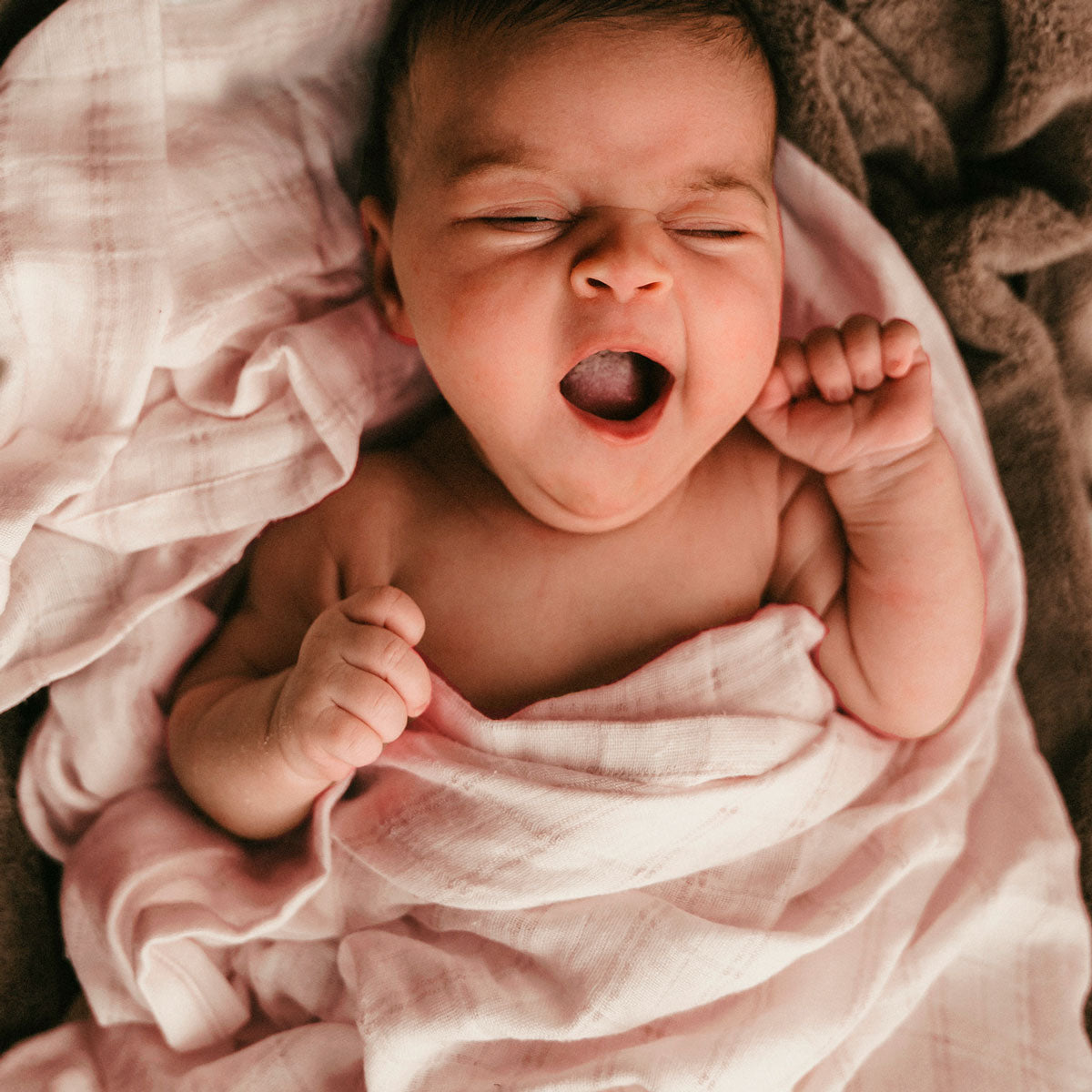 Bebé con muselina Rosa de algodón orgánico | Chin Pum