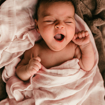 Bebé con muselina Rosa de algodón orgánico | Chin Pum