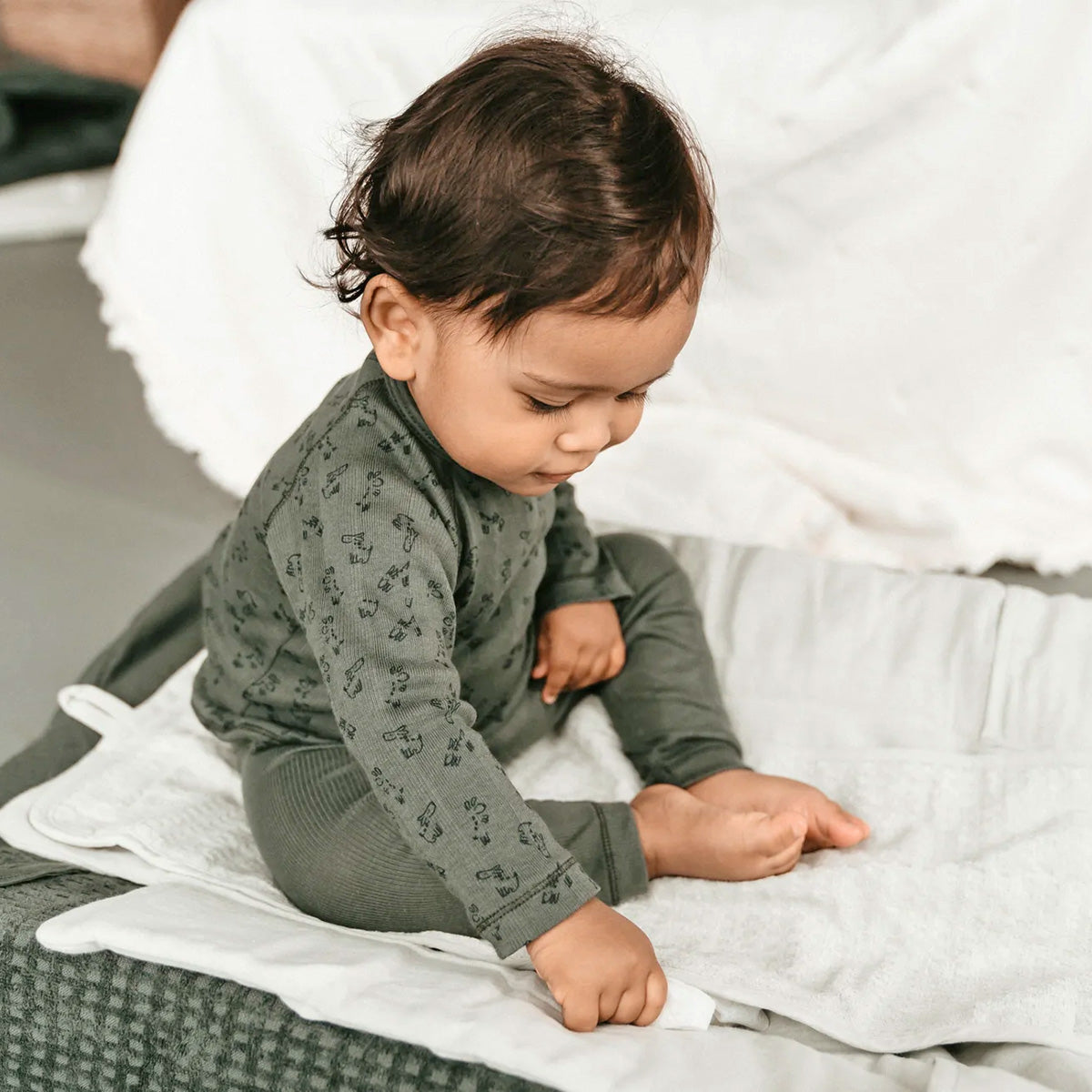 Bebé con cambiador menta snoozebaby| Chin Pum