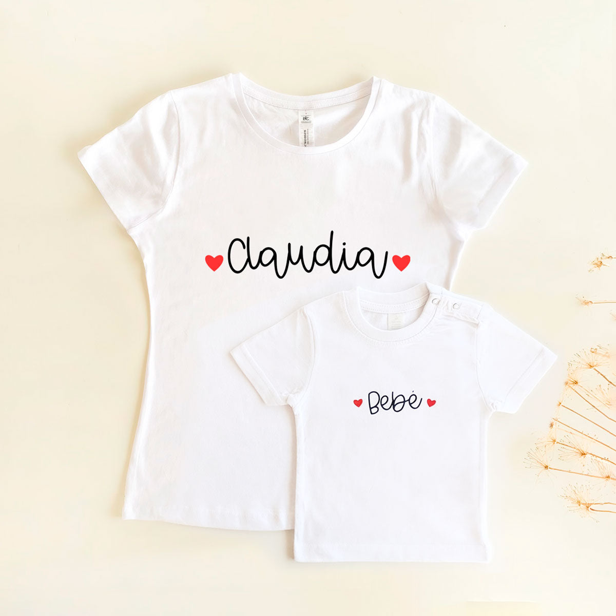 Camisetas Mami y Bebé corazones Blanca personalizada