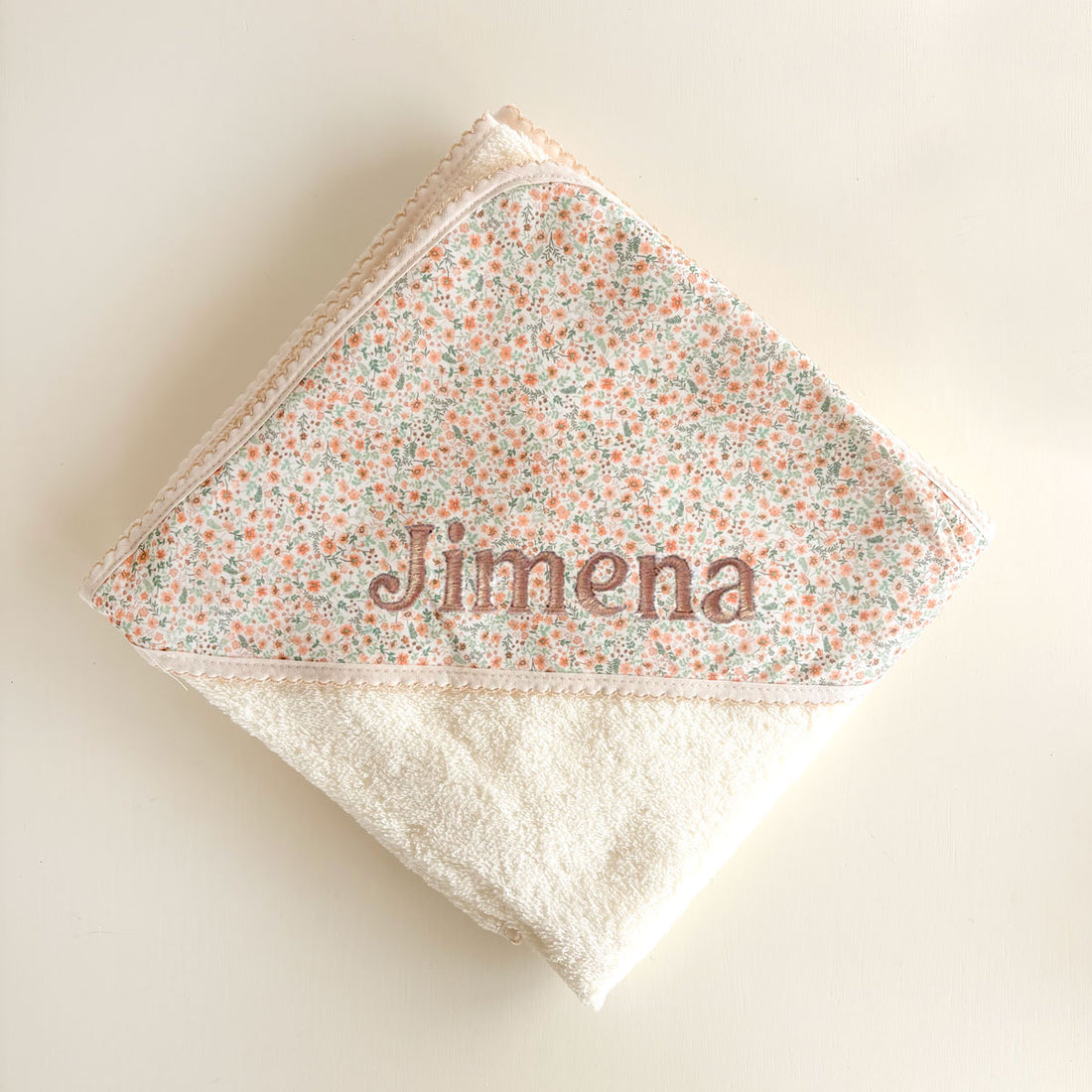 Capa bebe flores crema Personalizada | Chin Pum