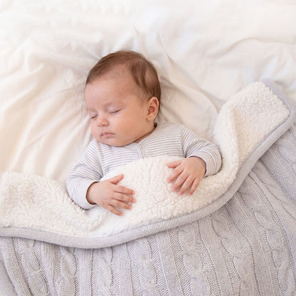 Bebé durmiendo con manta Peluche Nube personalizada Gris | Chin Pum