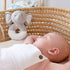 Bebe durmiendo con sonajero Elefante | Chin Pum