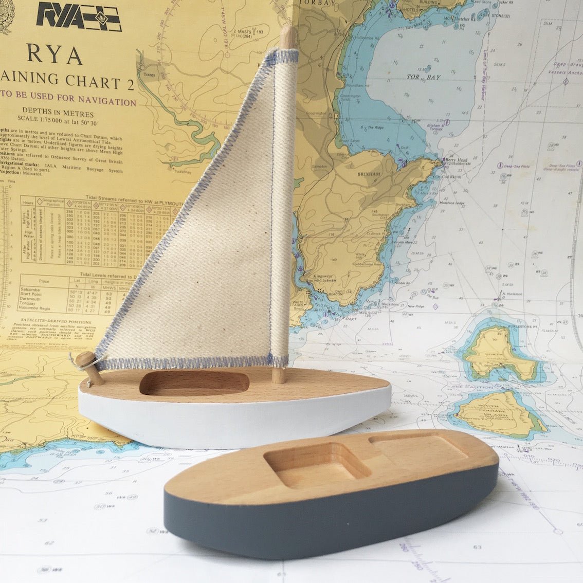 Velero y lancha de madera ChinPum para jugar y decorar
