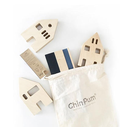 Pack de tres casitas de madera con su calle marca Chinpum